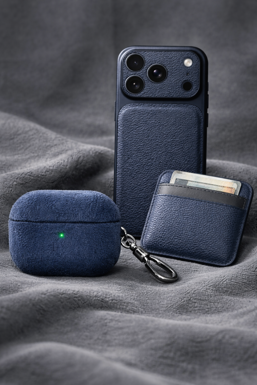 Alcantara Bundle: iPhone 17/16/15/14 Case & AirPods Pro Hülle | Personalisiert - Zonify